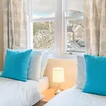 16 Greta Grove House *