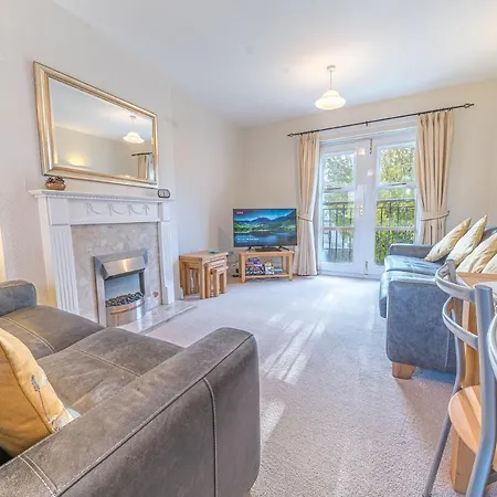 16 Greta Grove House