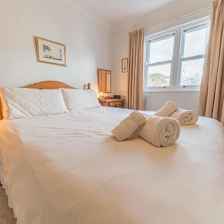 16 Greta Grove House