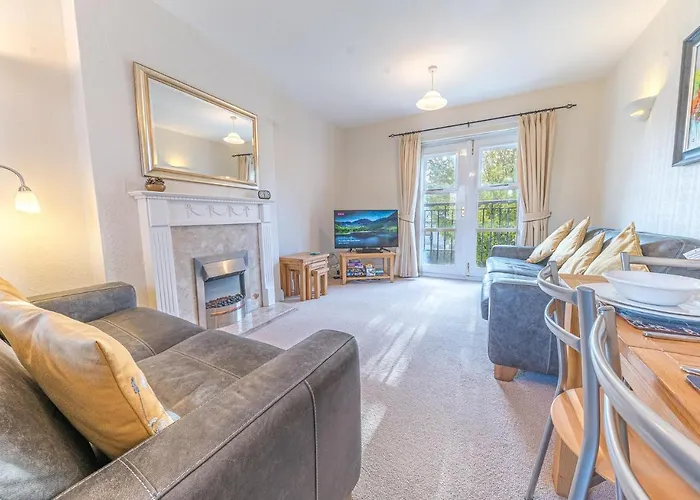 16 Greta Grove House