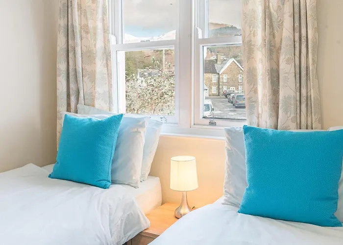 16 Greta Grove House *